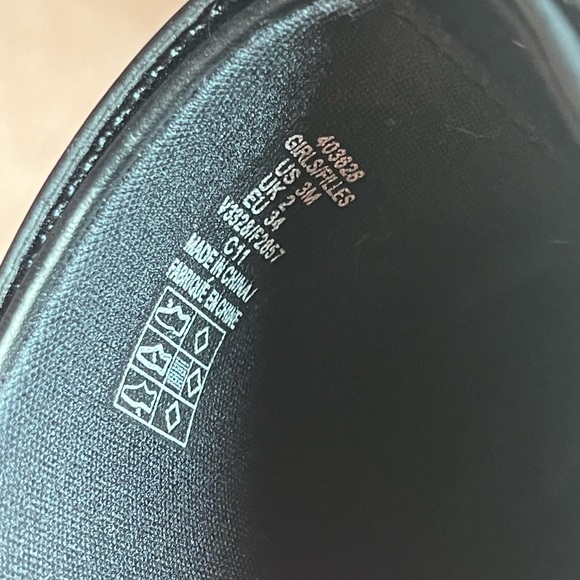 Lands End black leather clogs - Picture 3 of 3